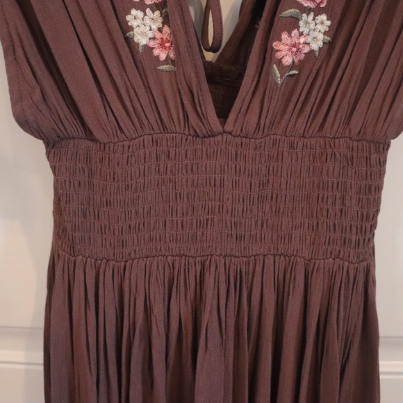 FOREVER 21 Deep V-Neck & Back Woven Dress NWT - Picture 5 of 9